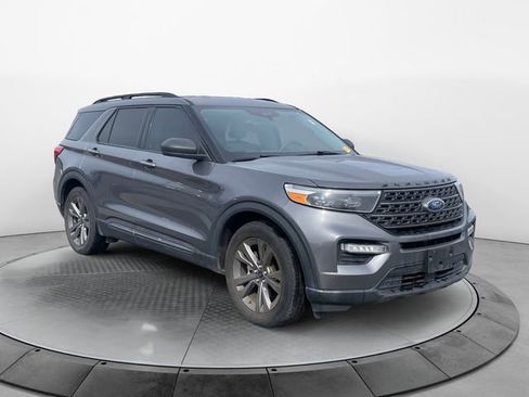 Used 2021 Ford Explorer XLT w/ Equipment Group 202A image 7