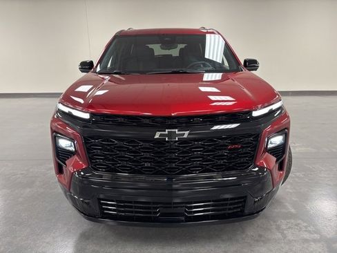 Used 2024 Chevrolet Traverse RS image 2