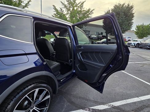 Used 2022 Volkswagen Tiguan SEL R-Line AWD/4WD image 34