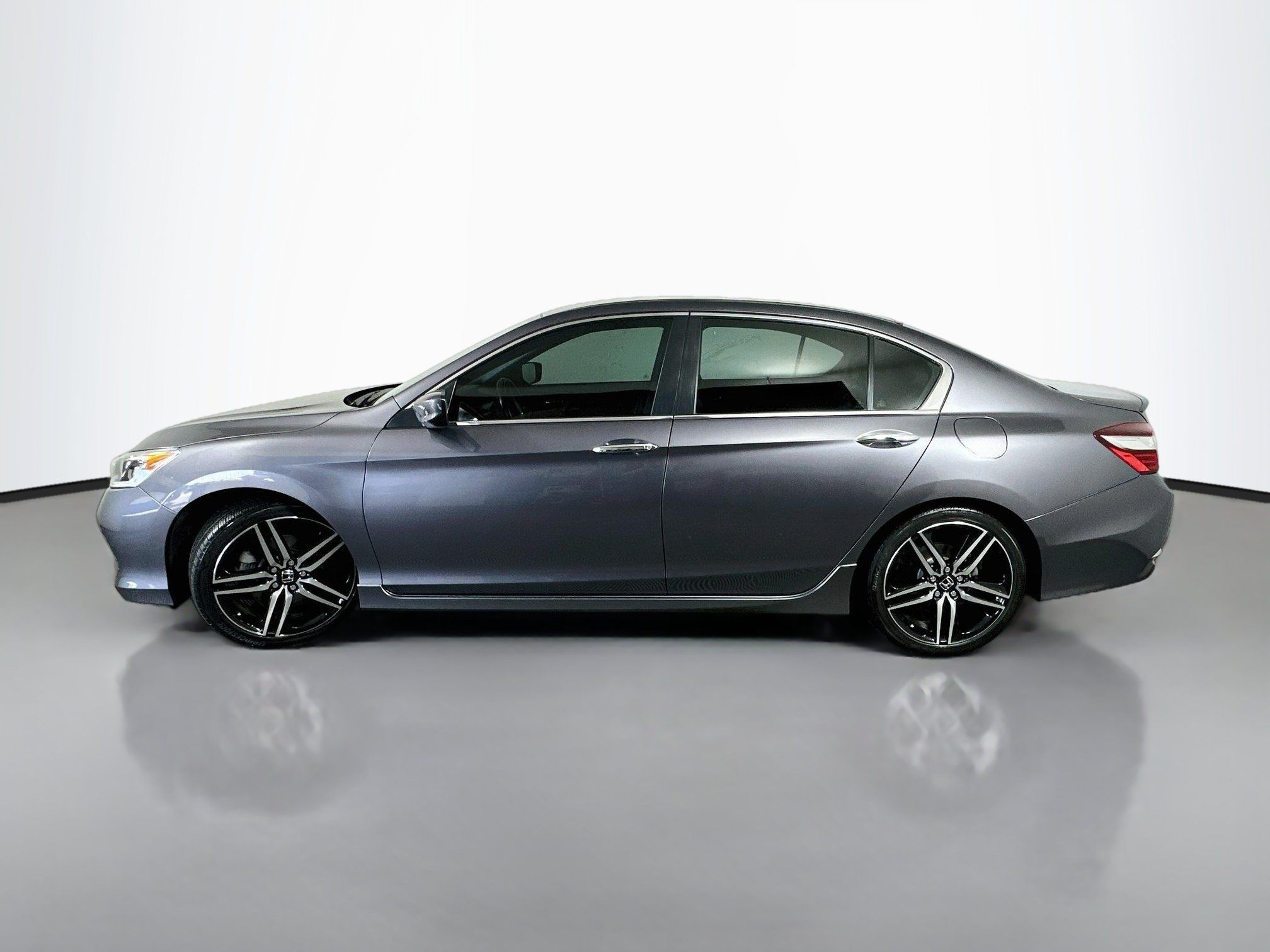 Used 2017 Honda Accord Sport Special Edition image 4