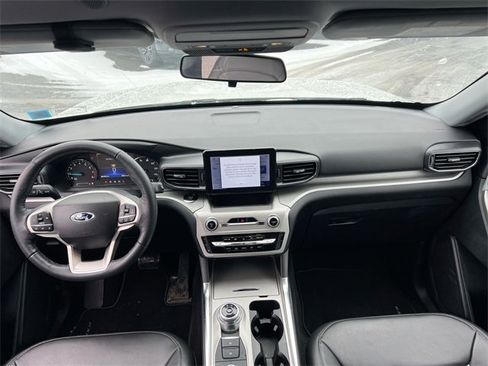 Used 2022 Ford Explorer XLT w/ Equipment Group 202A image 19