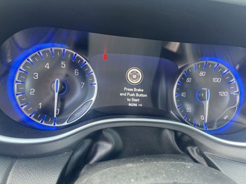 Used 2023 Chrysler Pacifica Touring-L FWD image 9