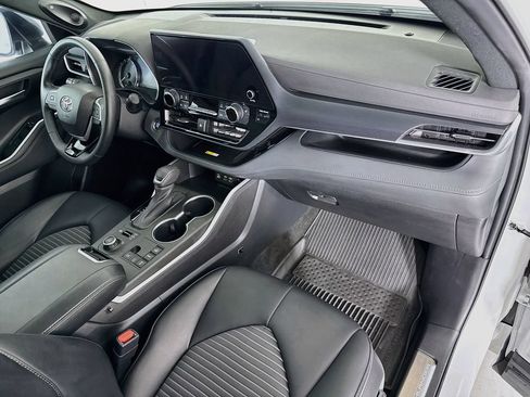 Used 2023 Toyota Highlander XSE AWD/4WD image 17