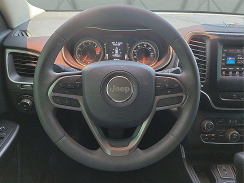 Used 2020 Jeep Cherokee Latitude Plus FWD image 19