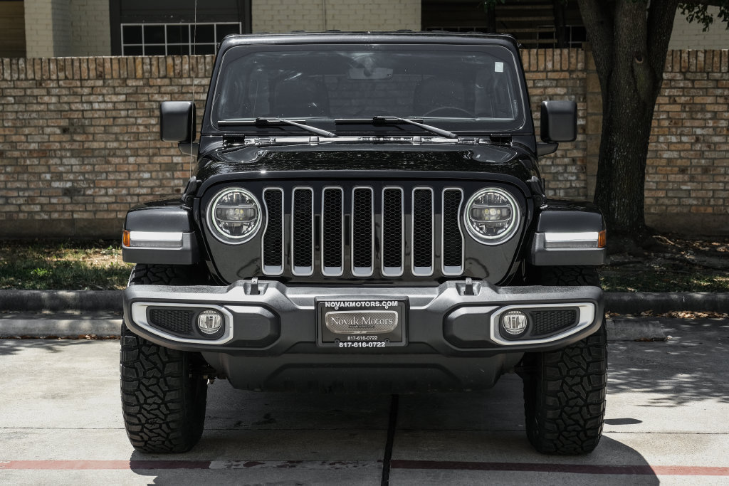 Used 2022 Jeep Wrangler Unlimited Sahara w/ LED Lighting Group AWD/4WD image 11