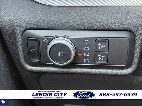Used 2023 Ford Explorer XLT w/ Equipment Group 202A AWD/4WD image 19
