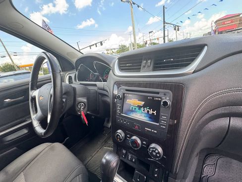 Used 2015 Chevrolet Traverse LT w/ Style and Technology Package FWD image 26