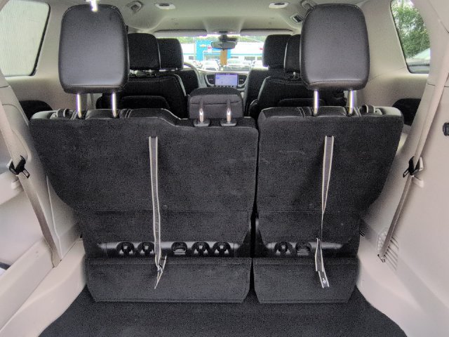 Used 2024 Chrysler Pacifica Touring-L FWD image 28