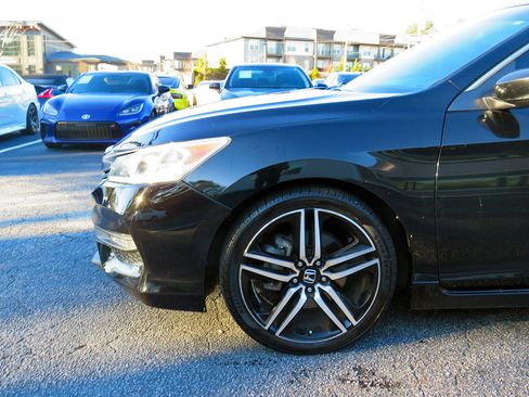 Used 2017 Honda Accord Sport image 32