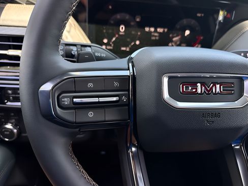 Used 2026 GMC Yukon XL AT4 AWD/4WD image 11