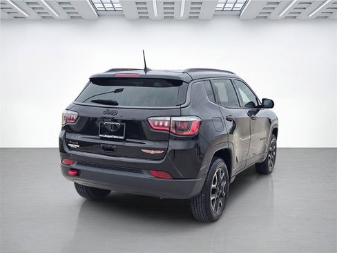 Used 2019 Jeep Compass Trailhawk image 3