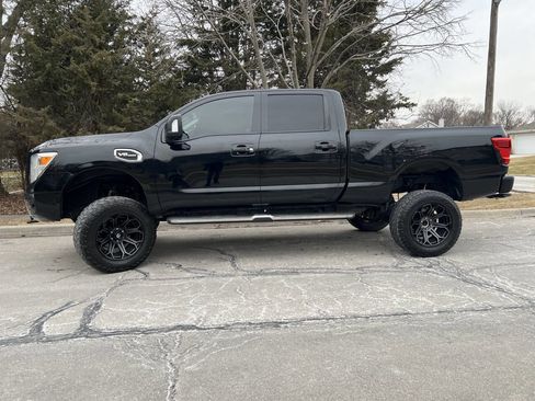 Used 2020 Nissan Titan SV w/ SV Convenience Package AWD/4WD image 15