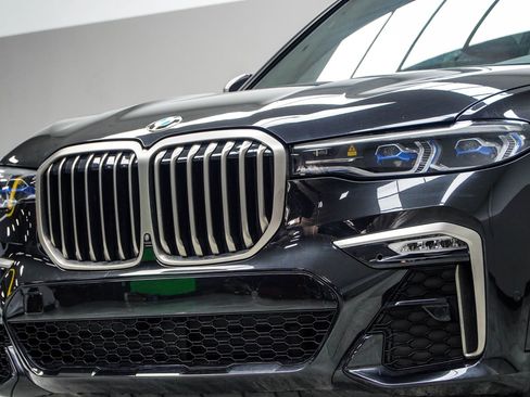 Used 2022 BMW X7 M50i w/ Executive Package AWD/4WD image 2