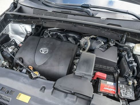 Used 2017 Toyota Highlander Plus FWD image 30