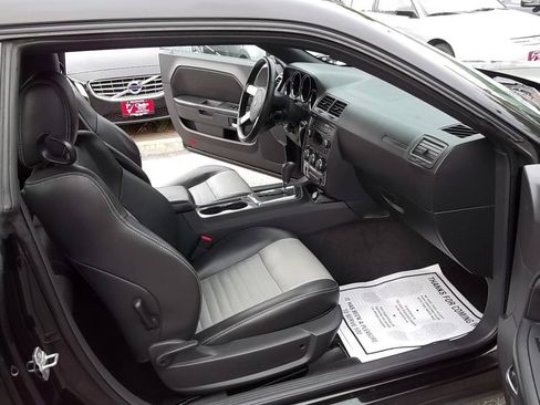 Used 2010 Dodge Challenger SE RWD image 8