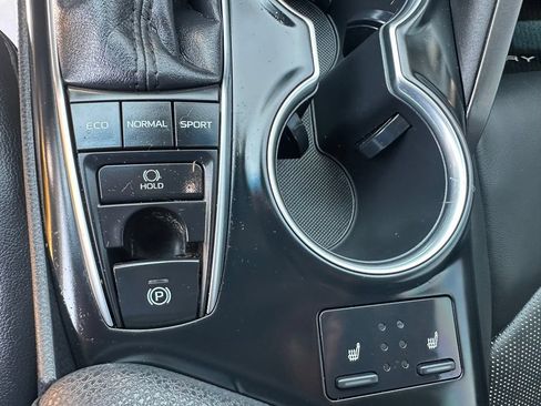 Used 2018 Toyota Camry XSE FWD image 17