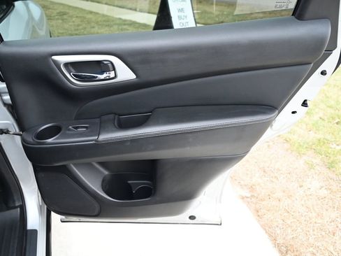 Used 2020 Nissan Pathfinder Platinum image 46