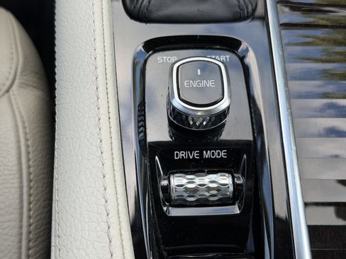 Used 2017 Volvo XC90 T6 Momentum w/ Vision Package image 27