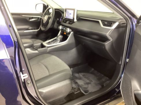 Used 2024 Toyota RAV4 XLE AWD/4WD image 38