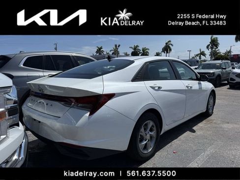 Used 2021 Hyundai Elantra SE FWD image 7