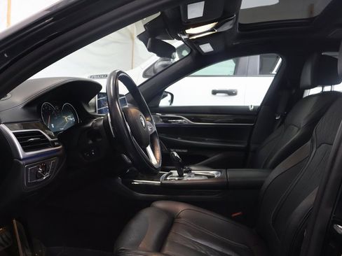 Used 2017 BMW 750i image 17