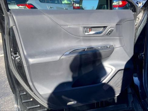 Used 2022 Toyota Venza Limited image 21