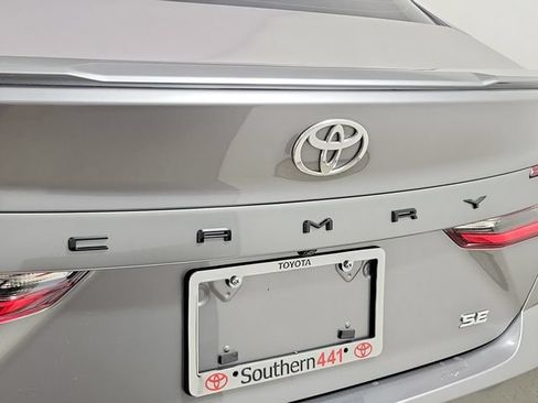 Used 2025 Toyota Camry SE w/ Convenience Package FWD image 9