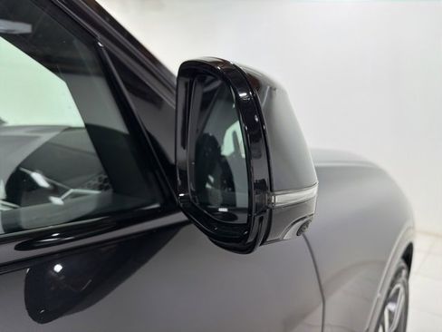 Used 2025 BMW X7 xDrive40i w/ Executive Package image 31