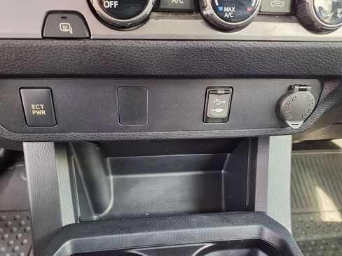 Used 2018 Toyota Tacoma SR w/ SR Convenience Package RWD image 24
