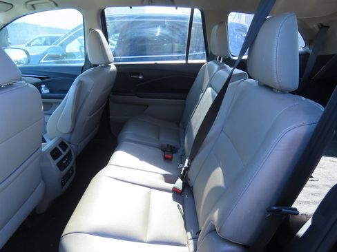 Used 2017 Honda Pilot Touring image 11
