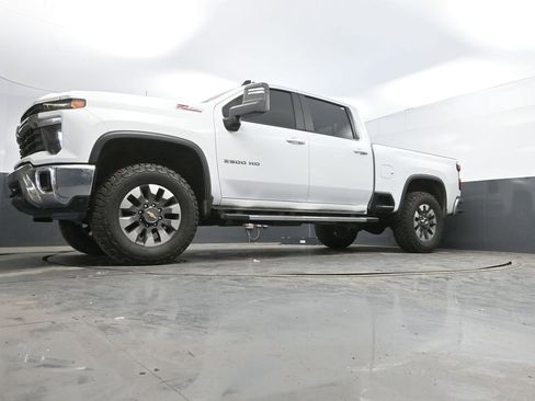 Used 2024 Chevrolet Silverado 2500 LT image 32