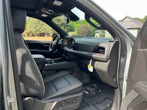 Used 2025 Chevrolet Tahoe Premier AWD/4WD image 48