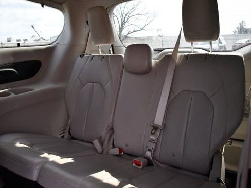 Used 2021 Chrysler Pacifica Touring-L w/ Uconnect Theater Family Group image 16