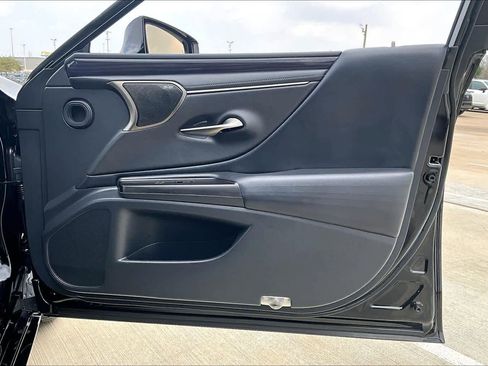 Used 2019 Lexus ES 350 Ultra Luxury w/ Accessory Package 2 image 22