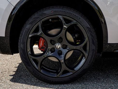 New 2025 Alfa Romeo Stelvio Sprint image 7