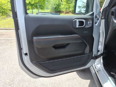 Used 2023 Jeep Gladiator Mojave w/ Cold Weather Group AWD/4WD image 21
