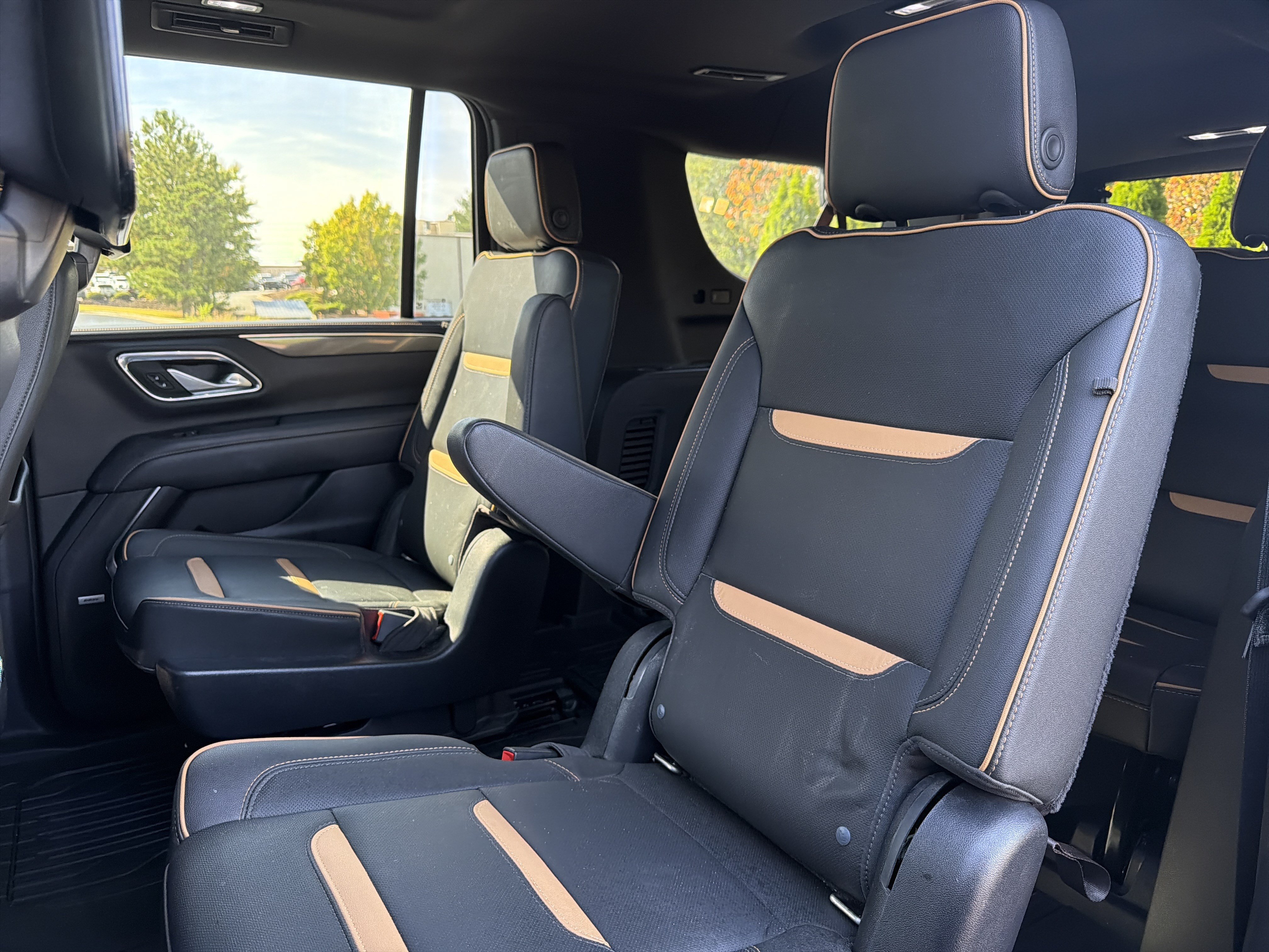 Used 2021 GMC Yukon XL AT4 w/ Rear Media and Nav Package AWD/4WD image 8