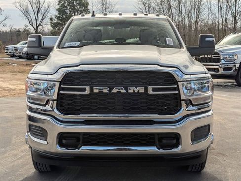New 2024 RAM 3500 Tradesman w/ Chrome Appearance Group image 3