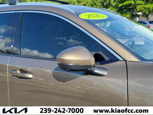 Used 2025 Nissan Kicks SR FWD image 8