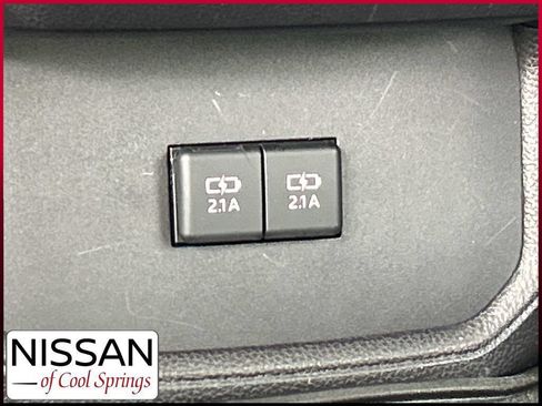 Used 2021 Toyota Highlander XLE FWD image 25