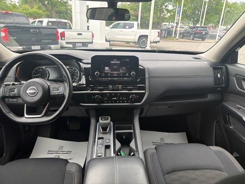 Used 2025 Nissan Pathfinder SV FWD image 27