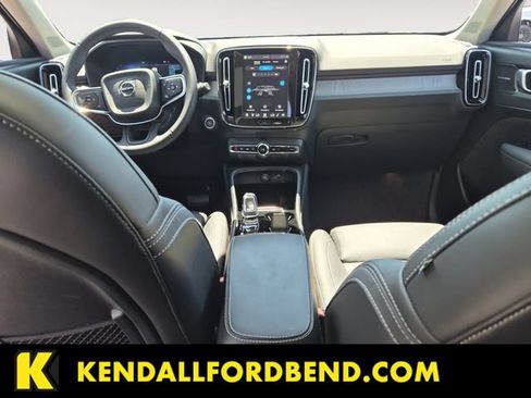 Used 2025 Volvo XC40 B5 Plus w/ Protection Package Premier AWD/4WD image 10