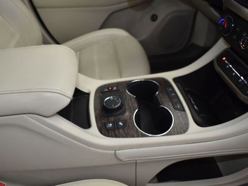 Used 2021 GMC Acadia Denali w/ Denali Technology Package image 27