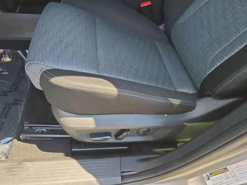 Used 2023 Nissan Rogue SV image 31