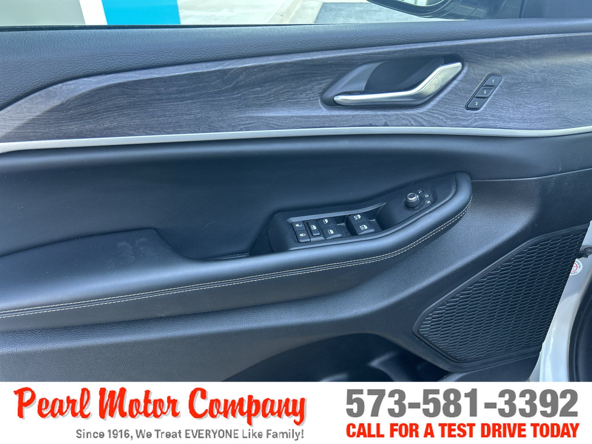 Used 2024 Jeep Grand Cherokee L Limited w/ Luxury Tech Group II AWD/4WD image 9