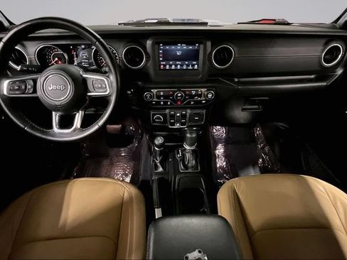 Used 2018 Jeep Wrangler Unlimited Sahara AWD/4WD image 17