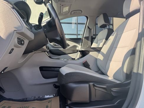 Used 2023 GMC Terrain SLE image 10