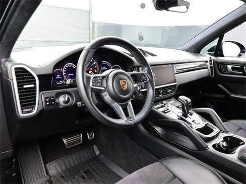 Used 2021 Porsche Cayenne GTS image 4
