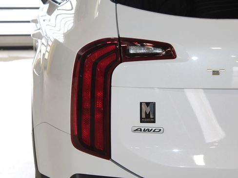 Used 2021 Kia Telluride LX AWD/4WD image 37