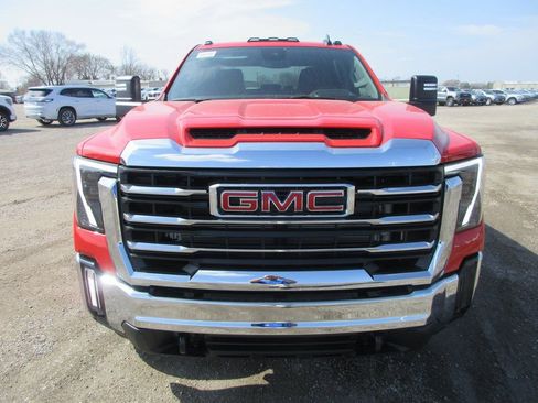 New 2026 GMC Sierra 2500 SLE w/ SLE Value Package; AWD/4WD image 11